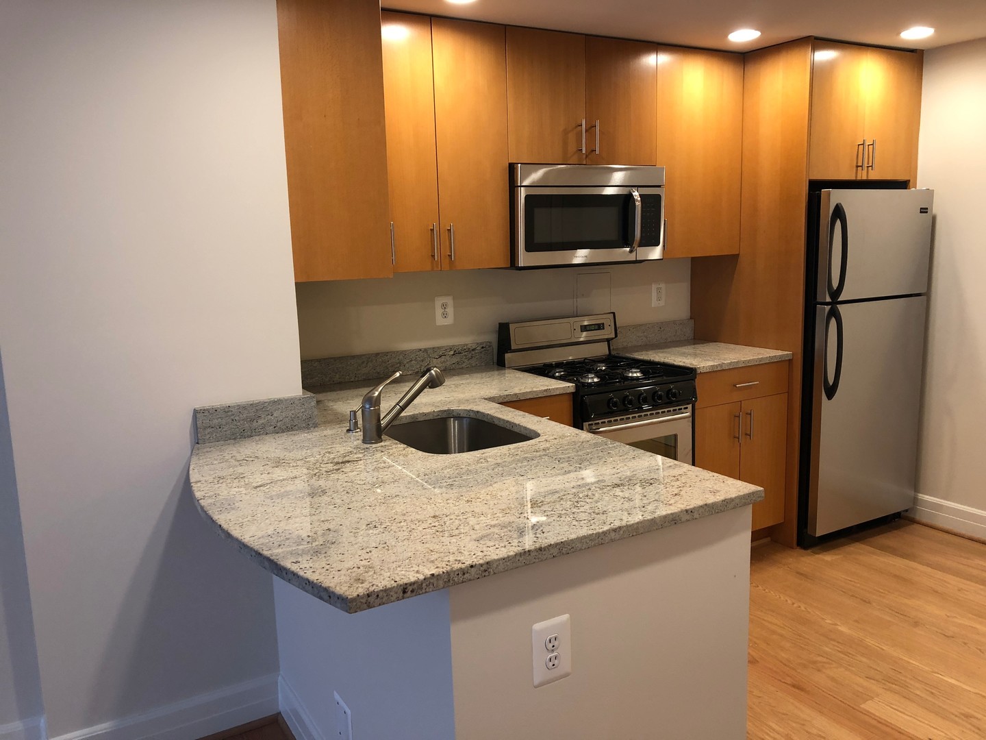 Washington Apartment: 1255 New Hampshire Avenue