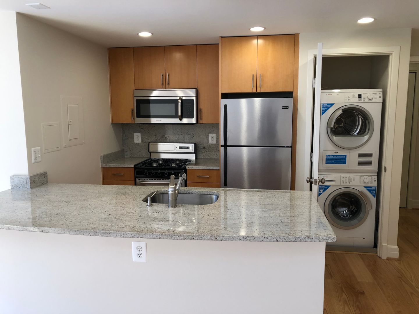 Washington Apartment: 1255 New Hampshire Avenue