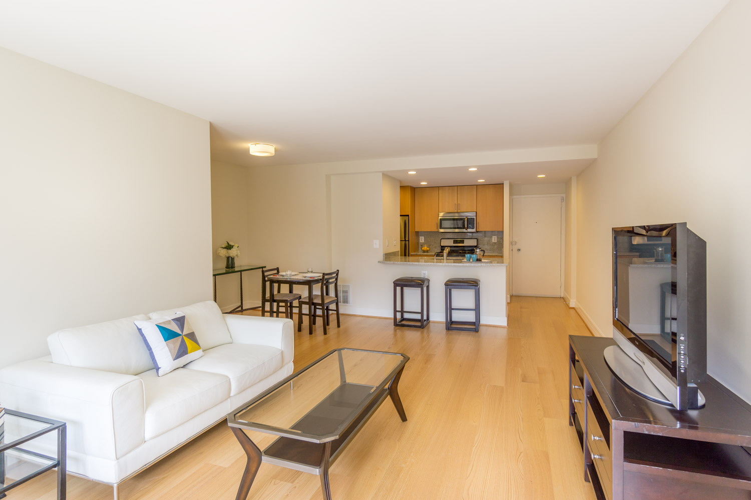 Washington Apartment: 1255 New Hampshire Avenue