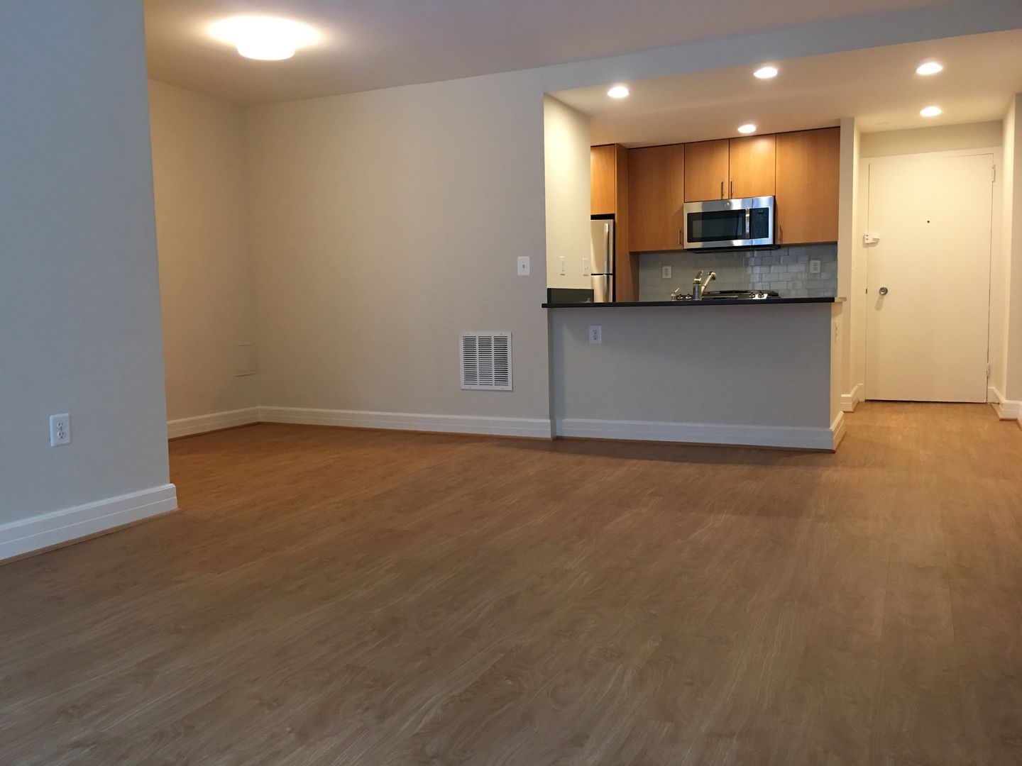 Washington Apartment: 1255 New Hampshire Avenue