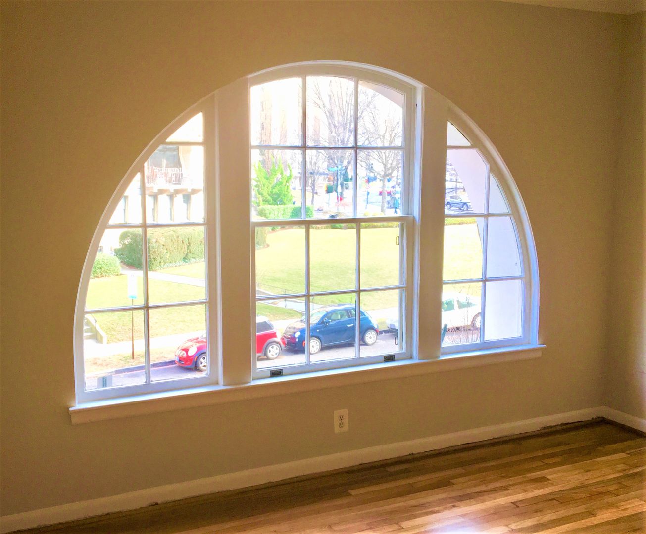 Washington Apartment: 2070 Belmont Rd, NW