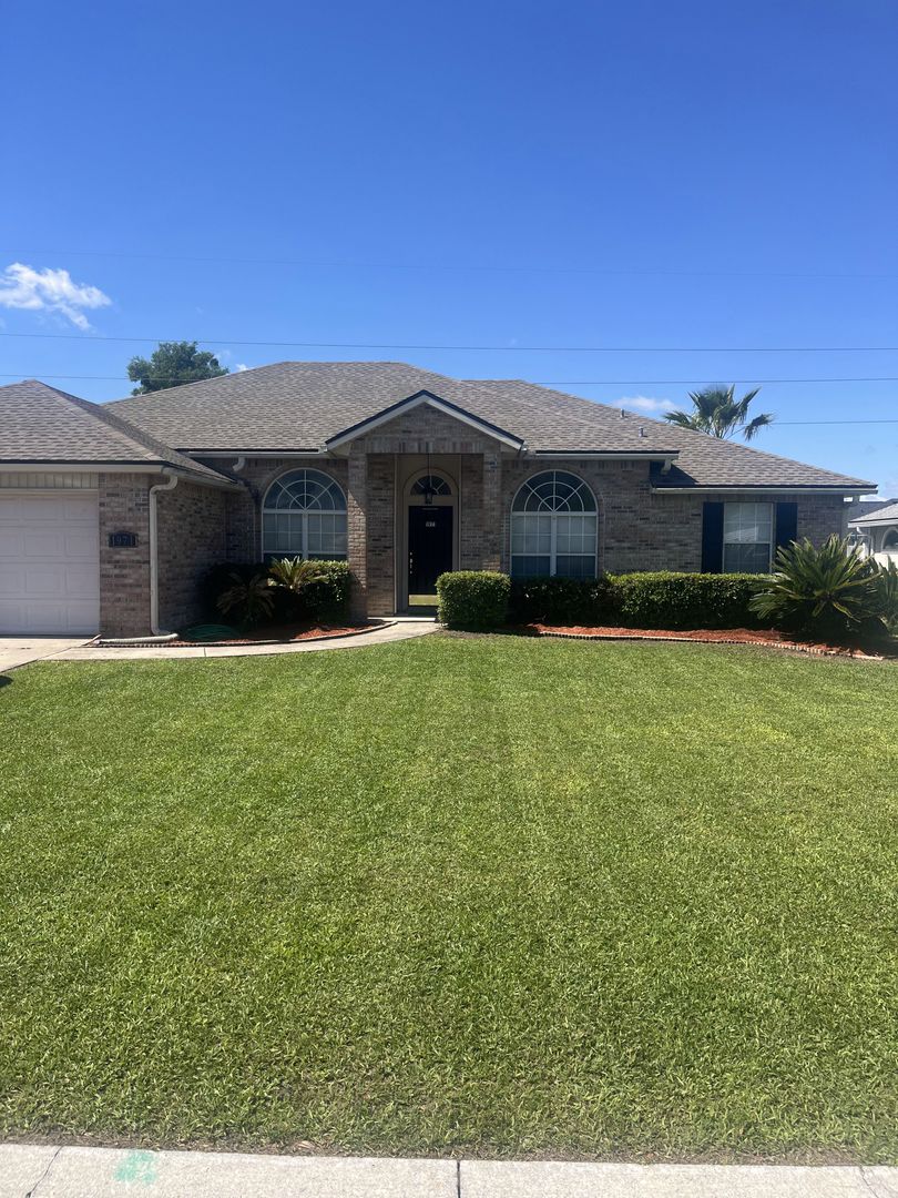 Orange Park House: 1971 Belhaven Dr