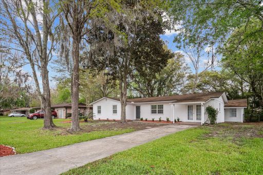 3/2 with 1/1 In Law Suite in Heritage Farms Orange Park South