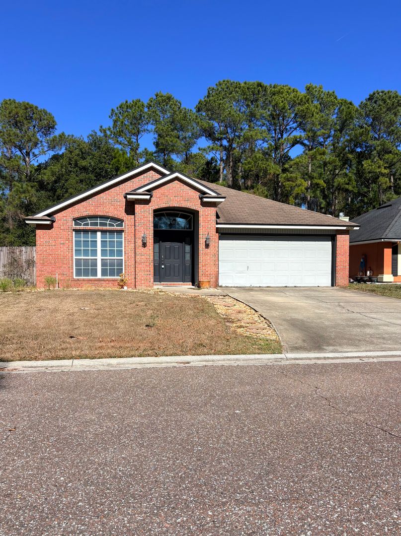 Jacksonville House: 12107 Livery Drive