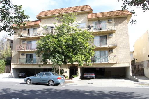 Beautiful 2 Bedroom 2 Bath in a Great location – photo 1