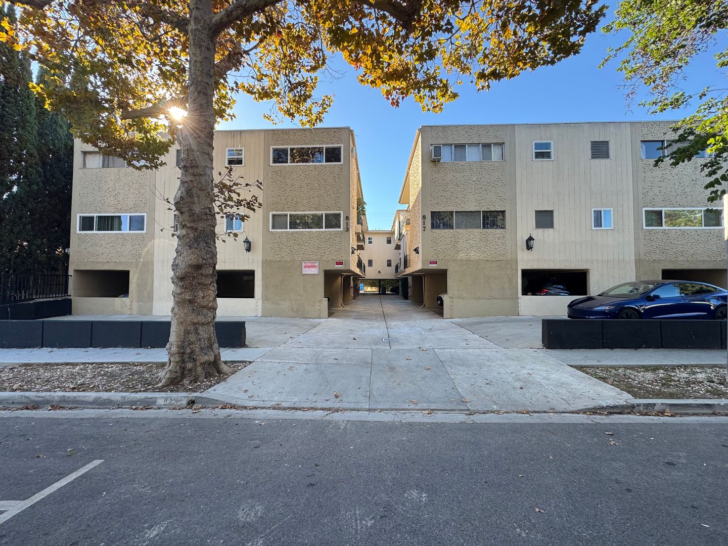 West Hollywood Apartment: 817 Westbourne Drive