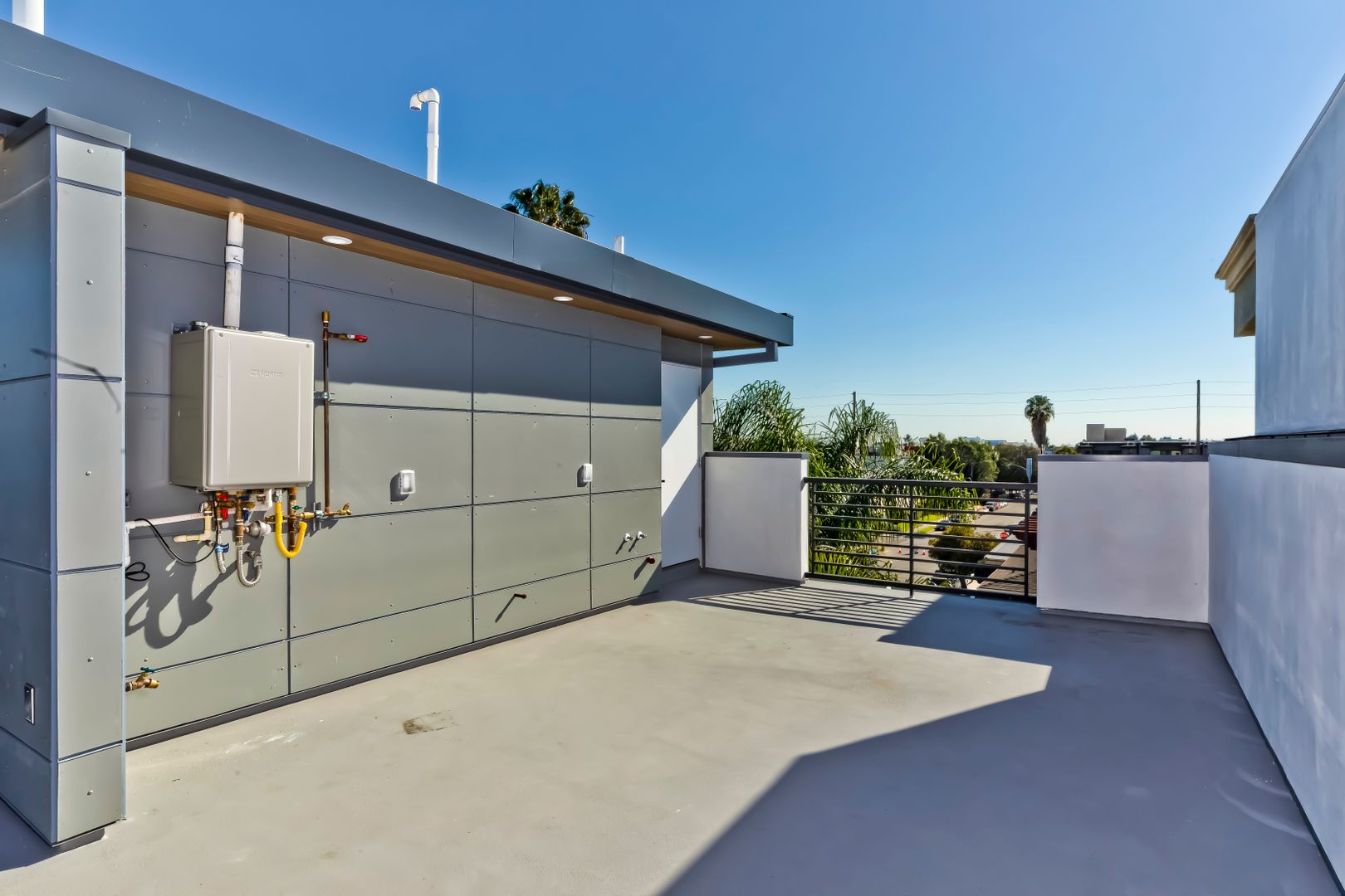 Roof deck at 1025 Wilcox Avenue (3 of 8)