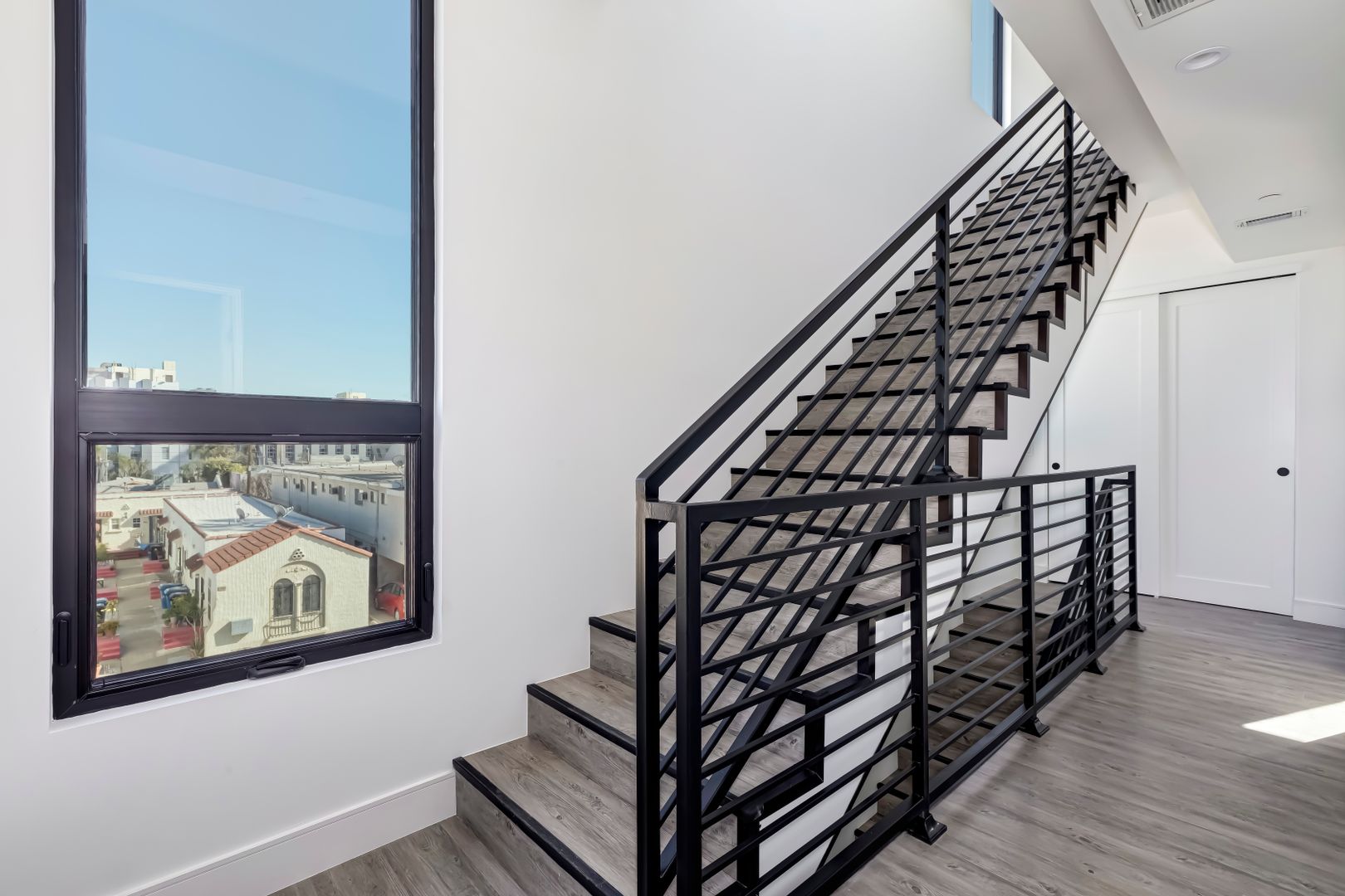 1025 Wilcox Avenue 5 of 12
