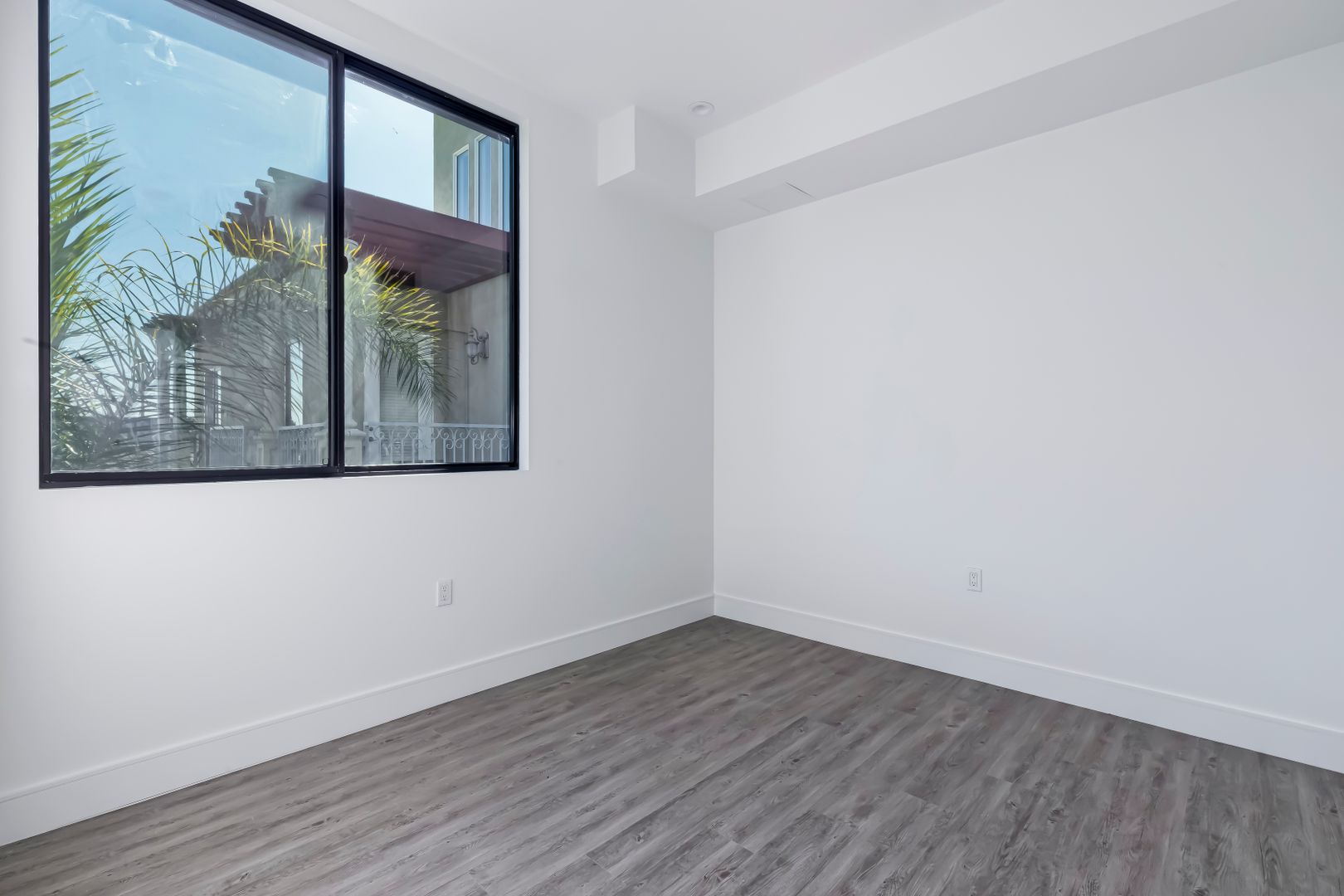 1025 Wilcox Avenue 3 of 12