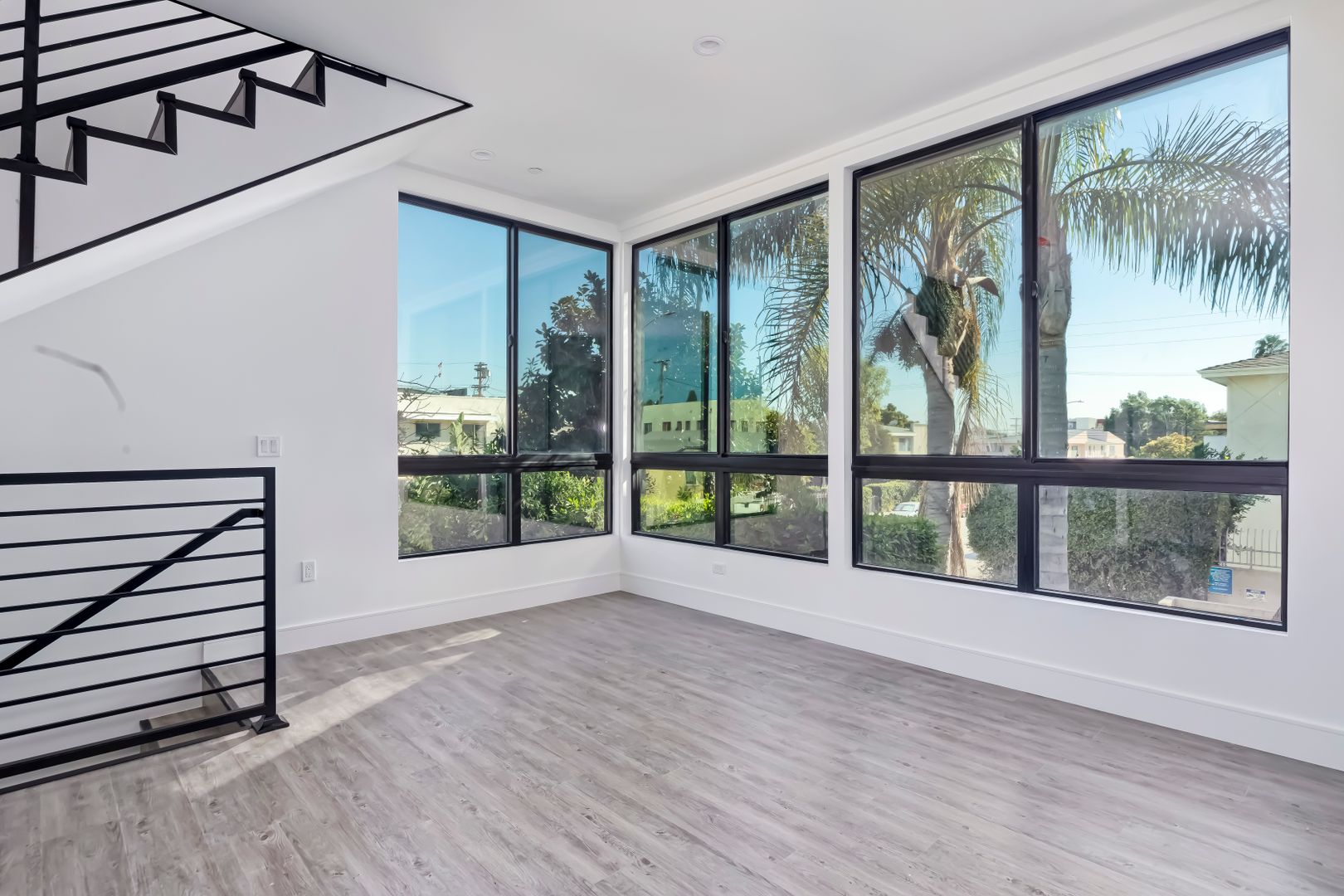 1025 Wilcox Avenue 8 of 12