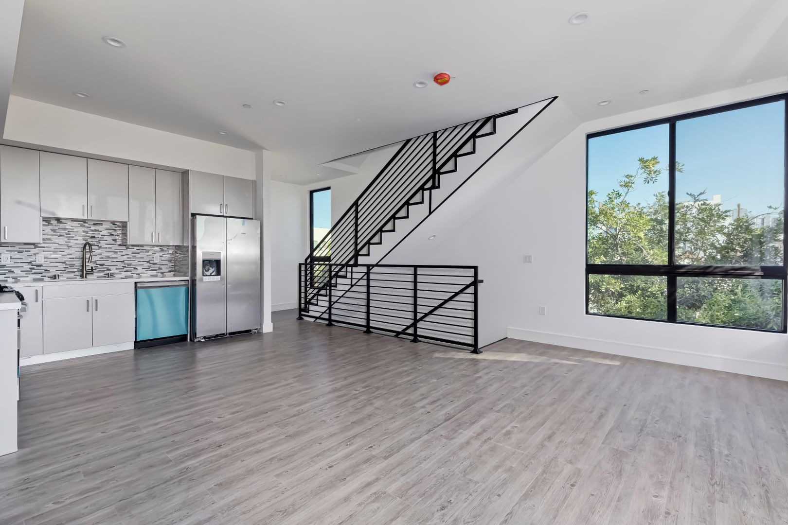 1025 Wilcox Avenue 9 of 12