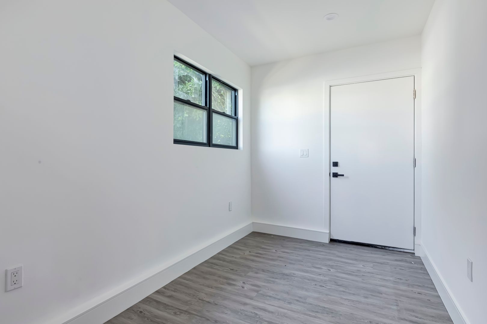 1025 Wilcox Avenue 11 of 12