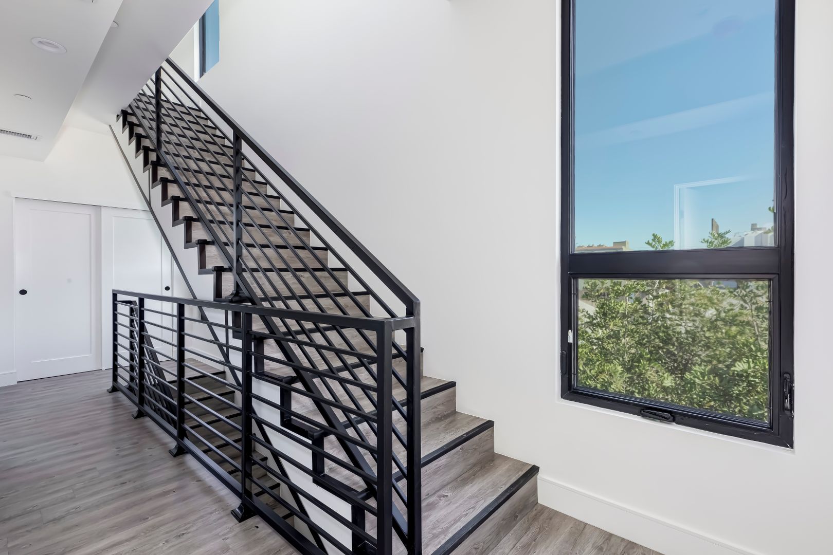 1025 Wilcox Avenue 2 of 12