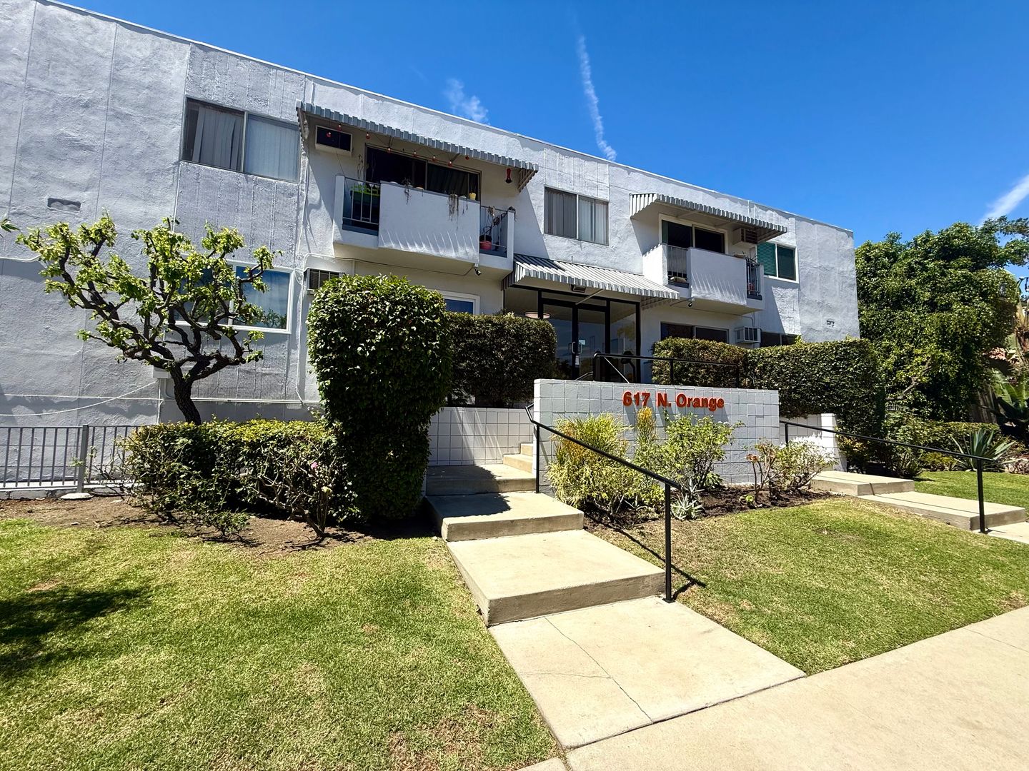 Los Angeles Apartment: 617 North Orange Drive
