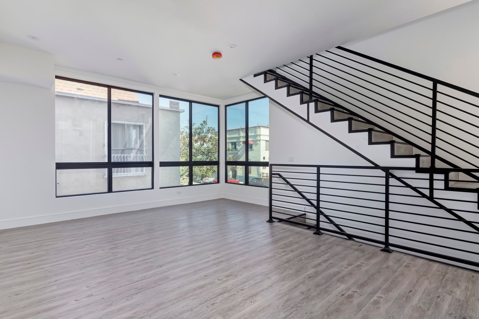 1025 Wilcox Avenue 7 of 12
