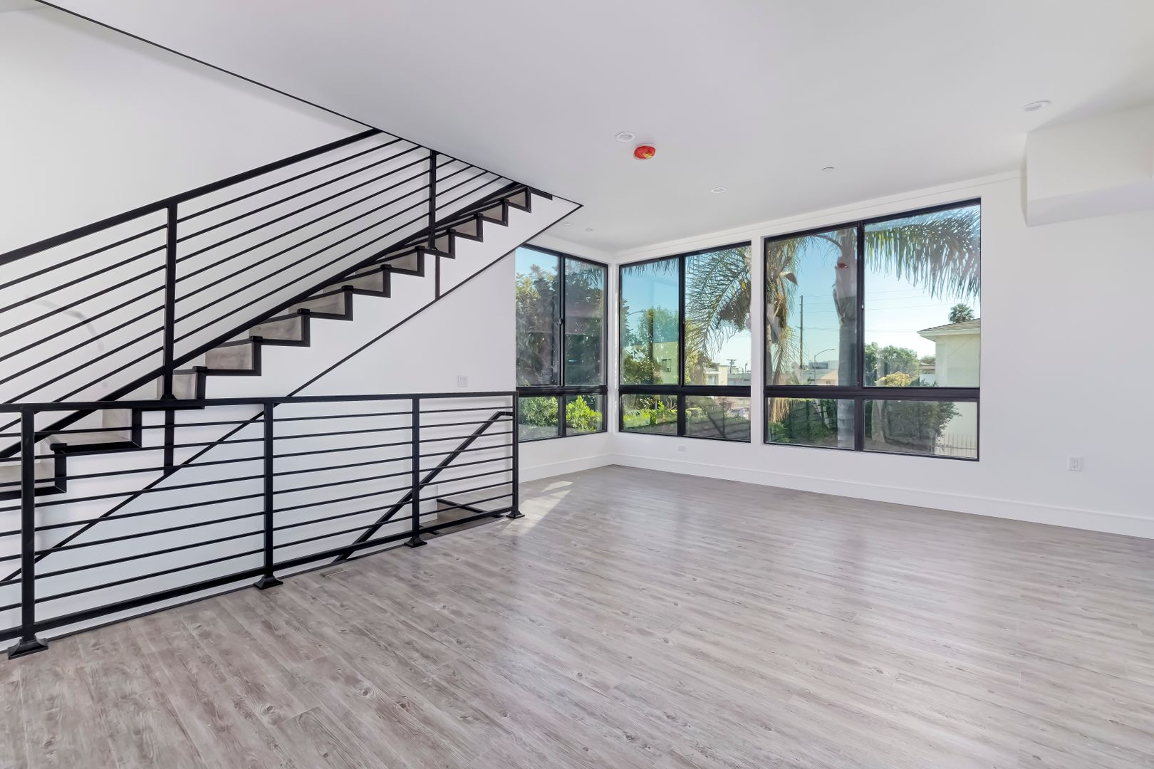 1025 Wilcox Avenue 6 of 12