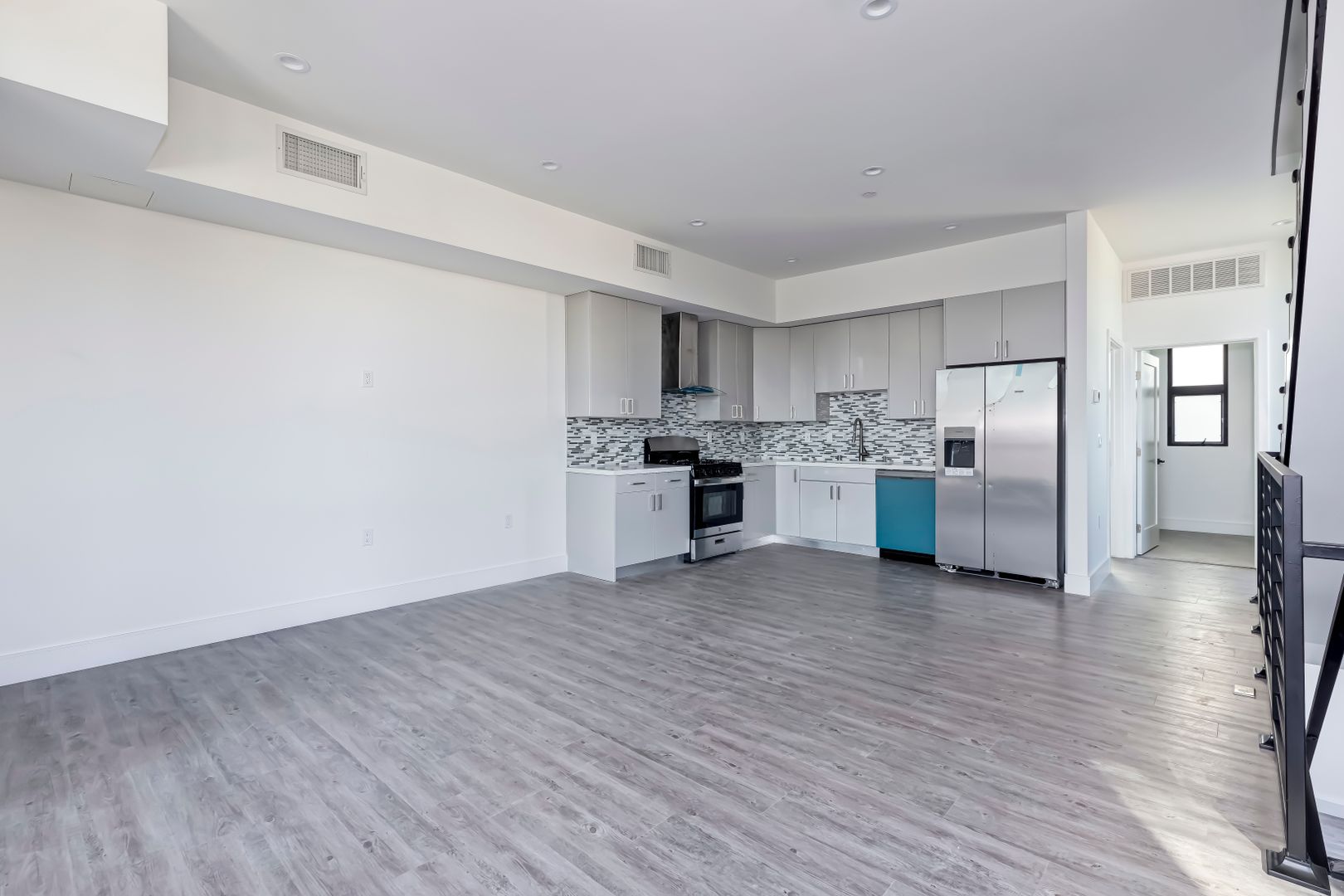 1025 Wilcox Avenue 8 of 12