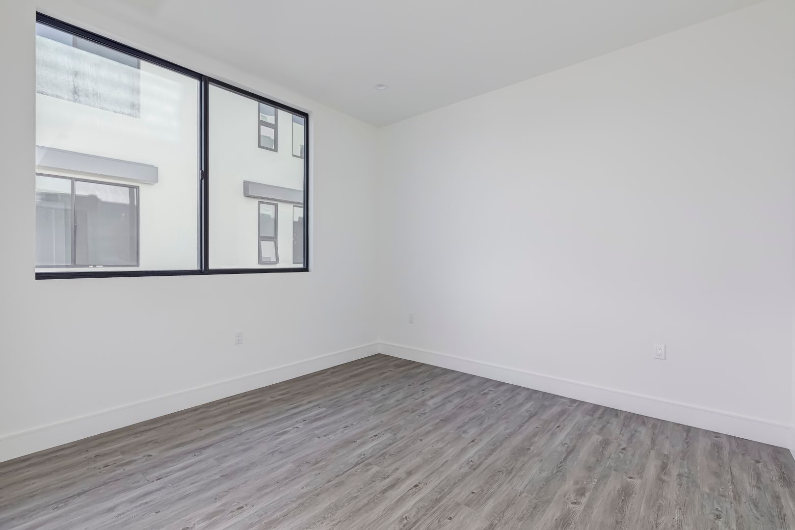1025 Wilcox Avenue 4 of 12