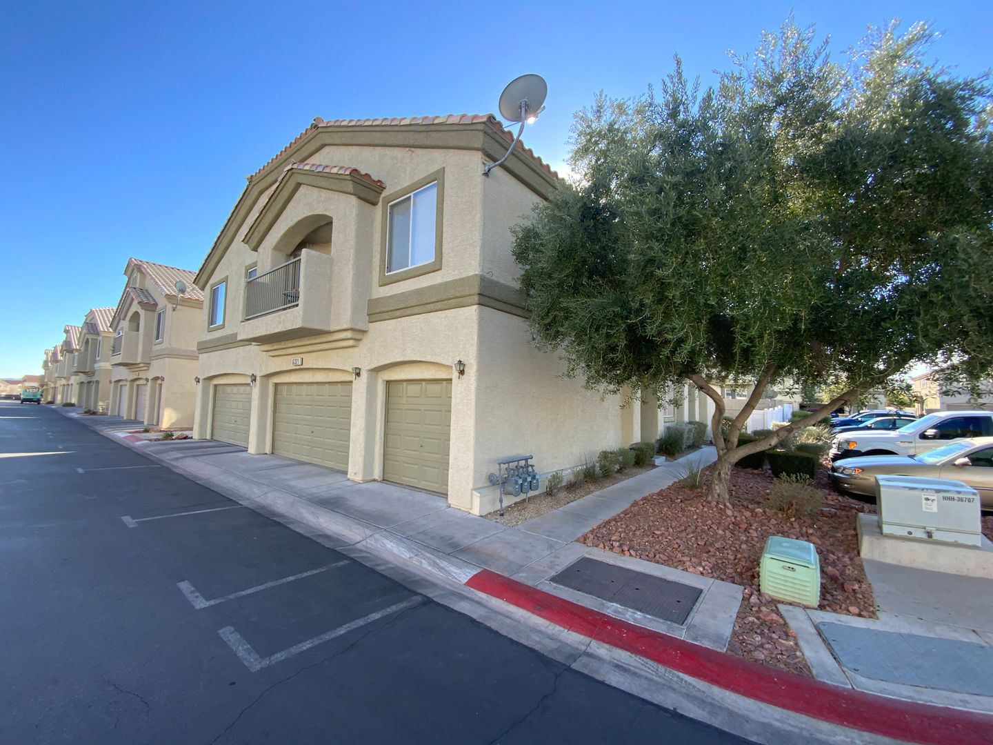 HENDERSON House: 6321 LORNE GREEN AVE #102