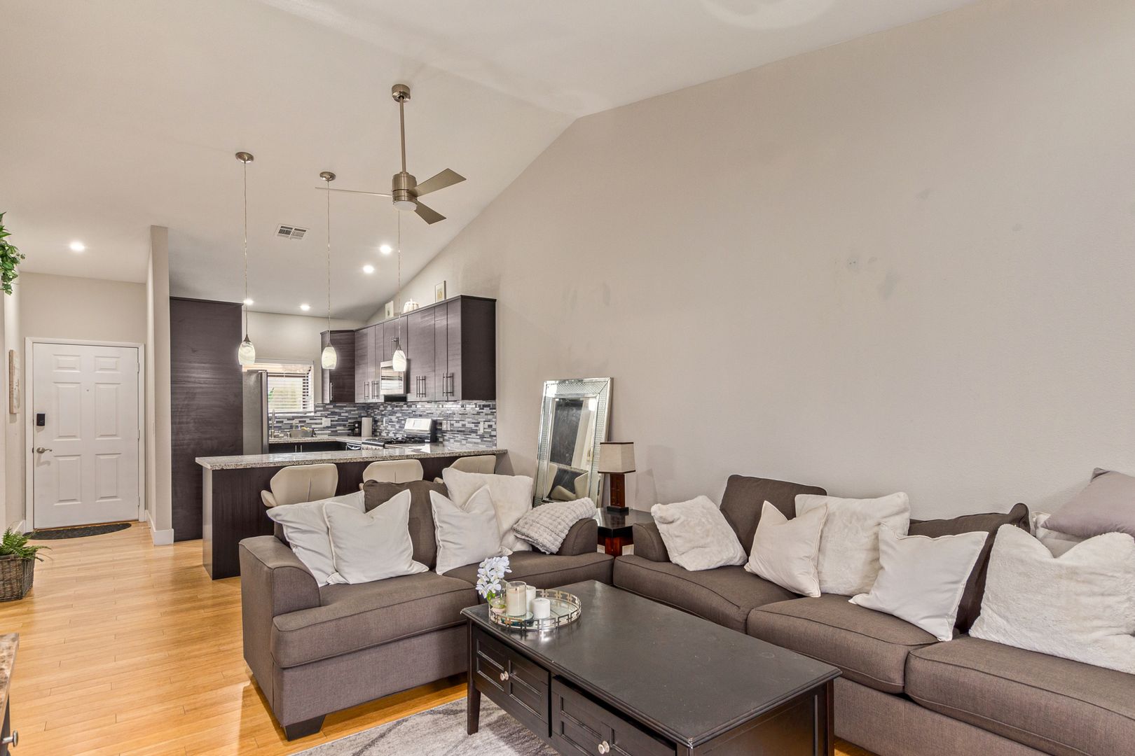 HENDERSON House: 2840 BLUEBONNET DR