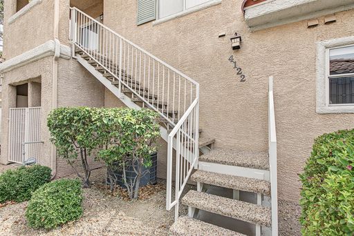 Partially furnished 1 bedroom plus den in Green Valley, gated community. – photo 1