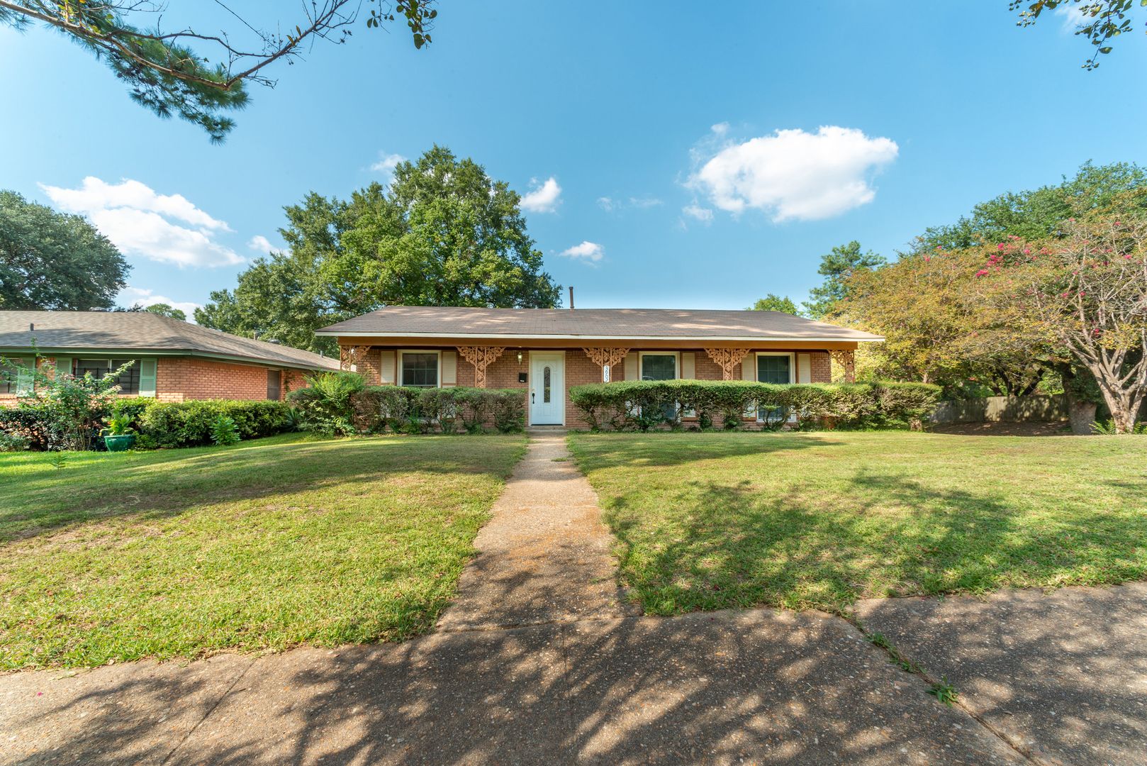 Shreveport House: 3902 Oakcrest St