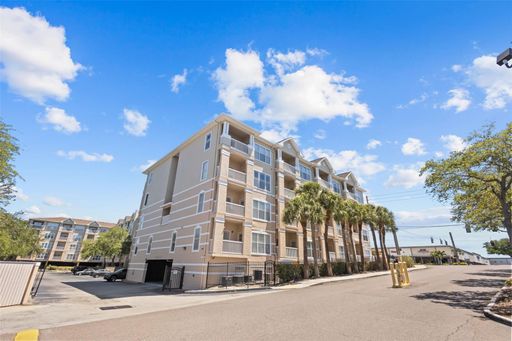 Charming Clearwater 1 Bedroom Condo with Secure Parking and Community Pool – photo 1