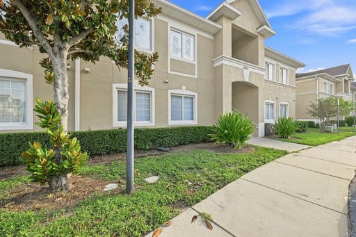 Spacious 3-Bedroom Condo with Beautiful Pond Views – photo 1