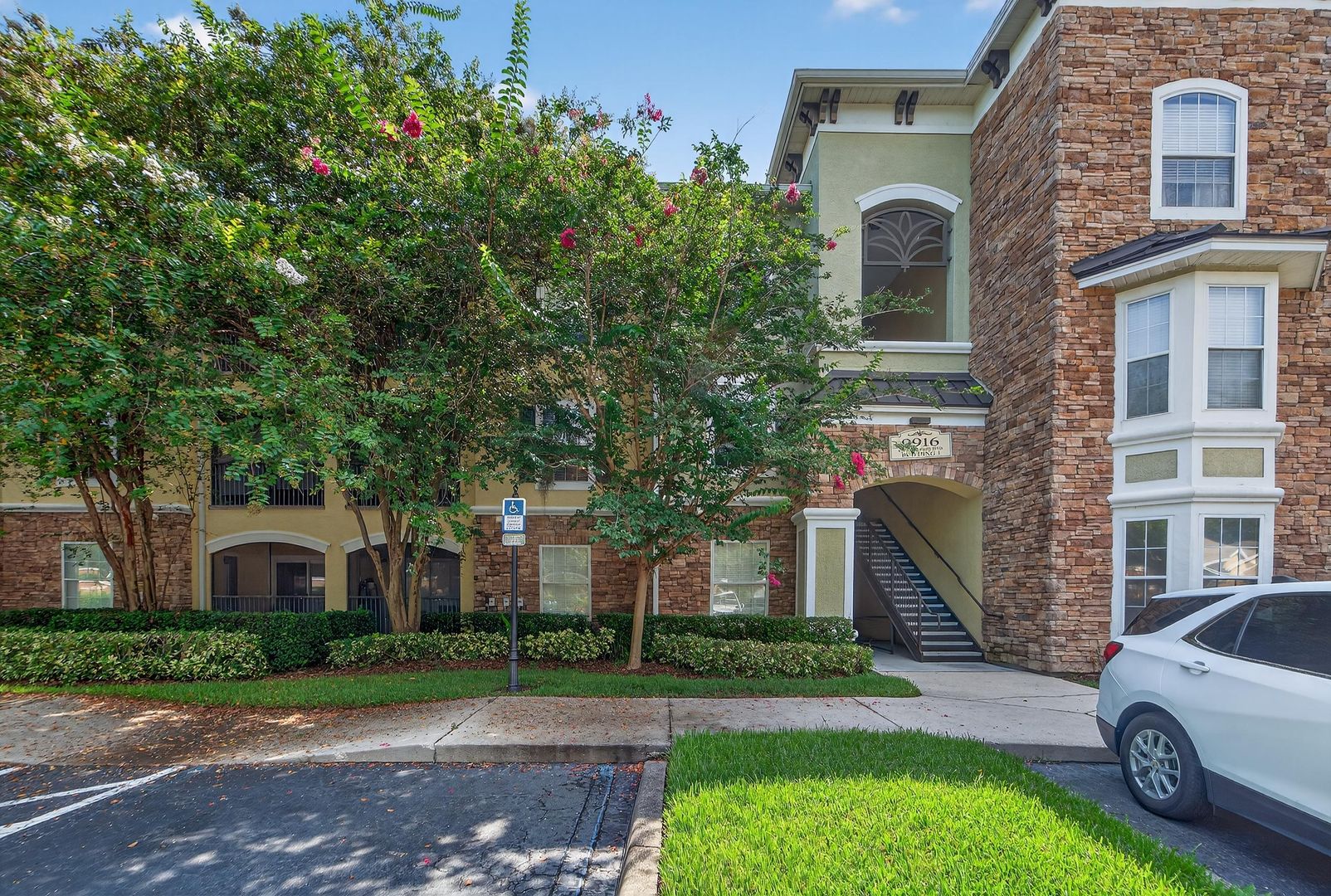 Tampa Condo: 9916 Courtney Palms Blvd. #203