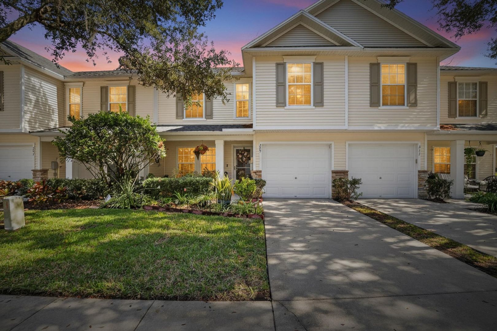 Valrico Townhome: 209 Sawtooth Dr.