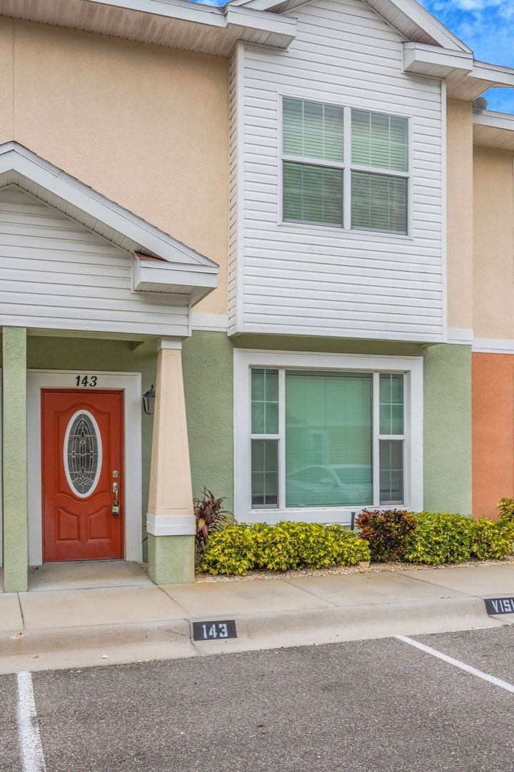 Plant City Townhome: 143 Alexander Woods Dr.