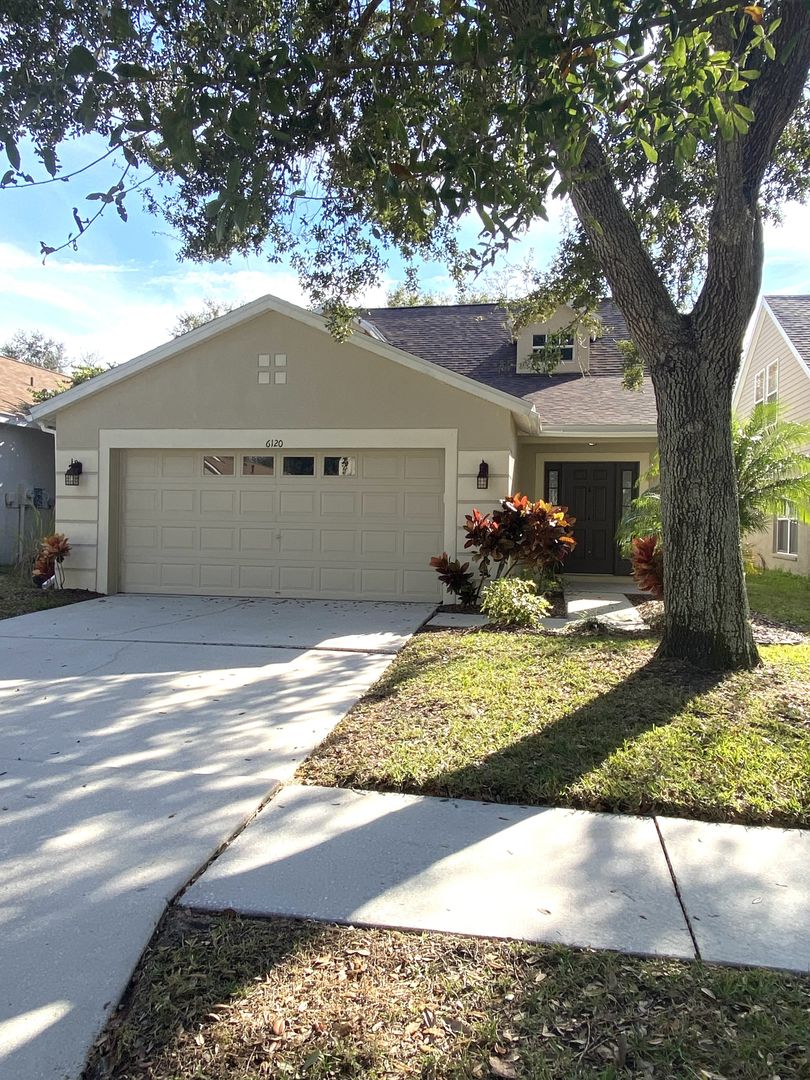 LITHIA House: 6120 SKYLARKCREST DR