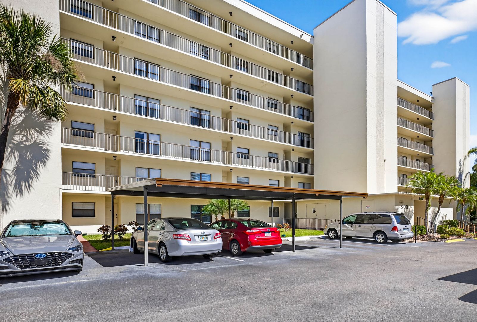 Clearwater Condo: 900 Cove Cay Drive