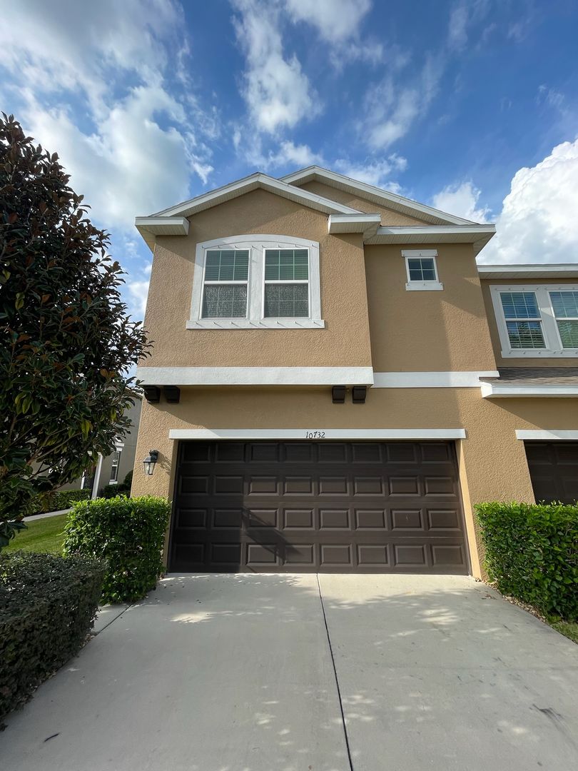 Riverview Townhome: 10732 Avery Park Drive