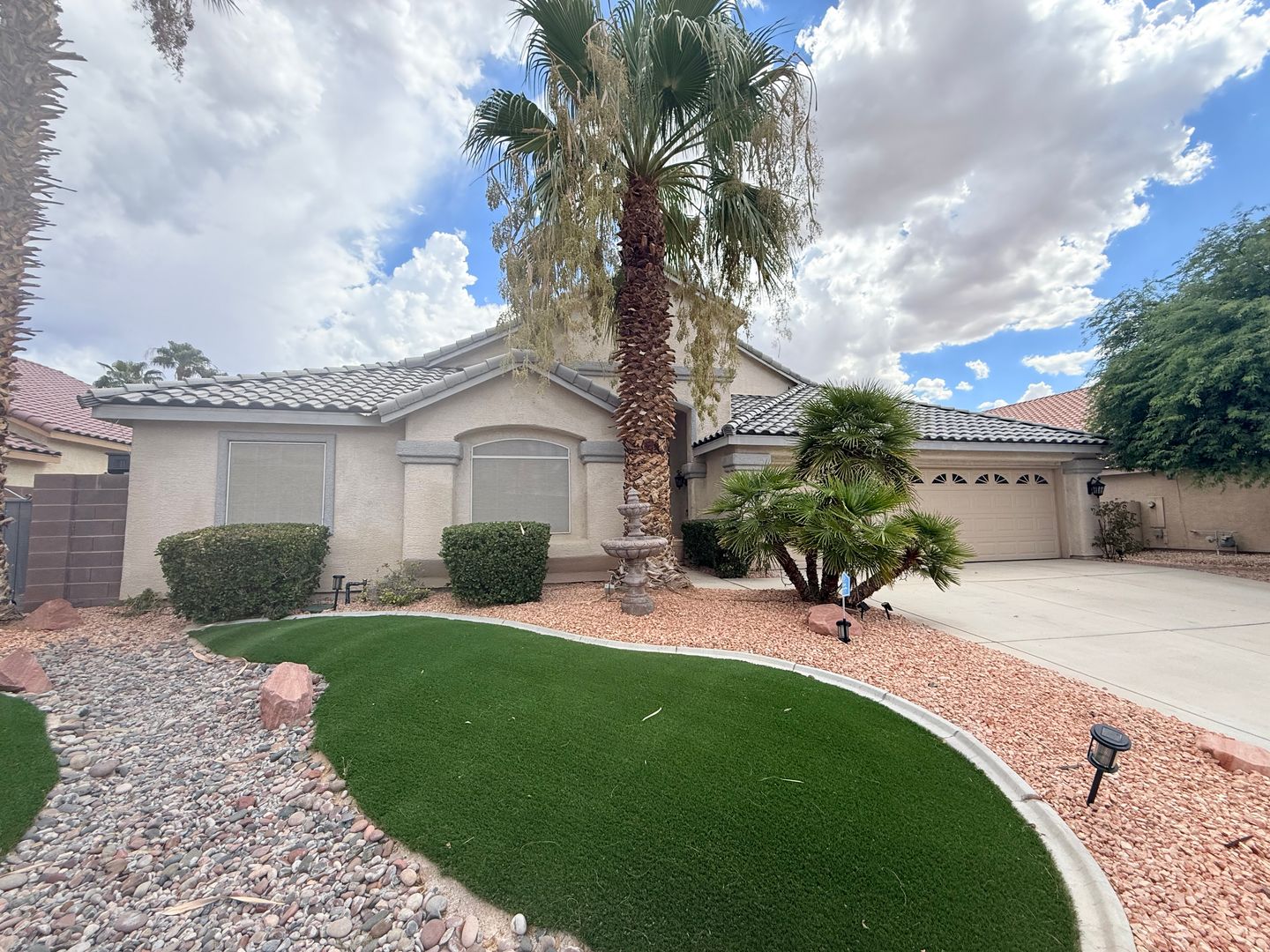 Las Vegas House: 275 Mascnap Avenue