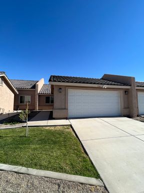2 BED 2 BATH TOWNHOME! – photo 1