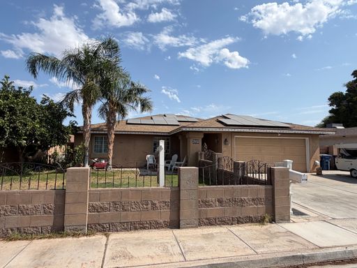 POOL & SOLAR HOME! – photo 1