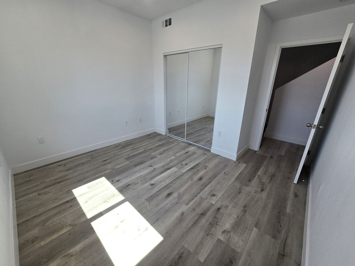 Los Angeles Apartment: 2223 1/2 Sheridan St