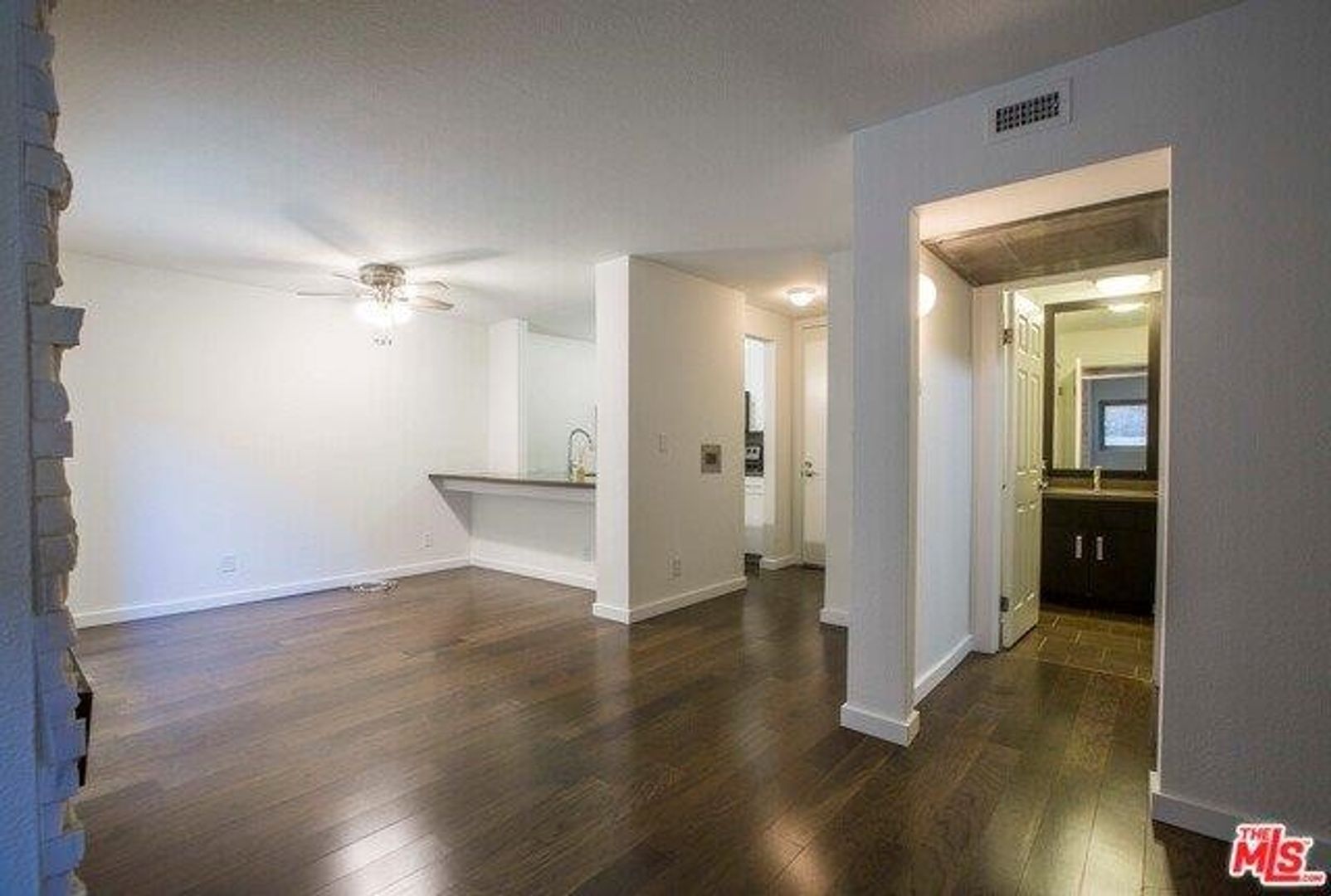 Los Angeles House: 141 S Clark Dr #118