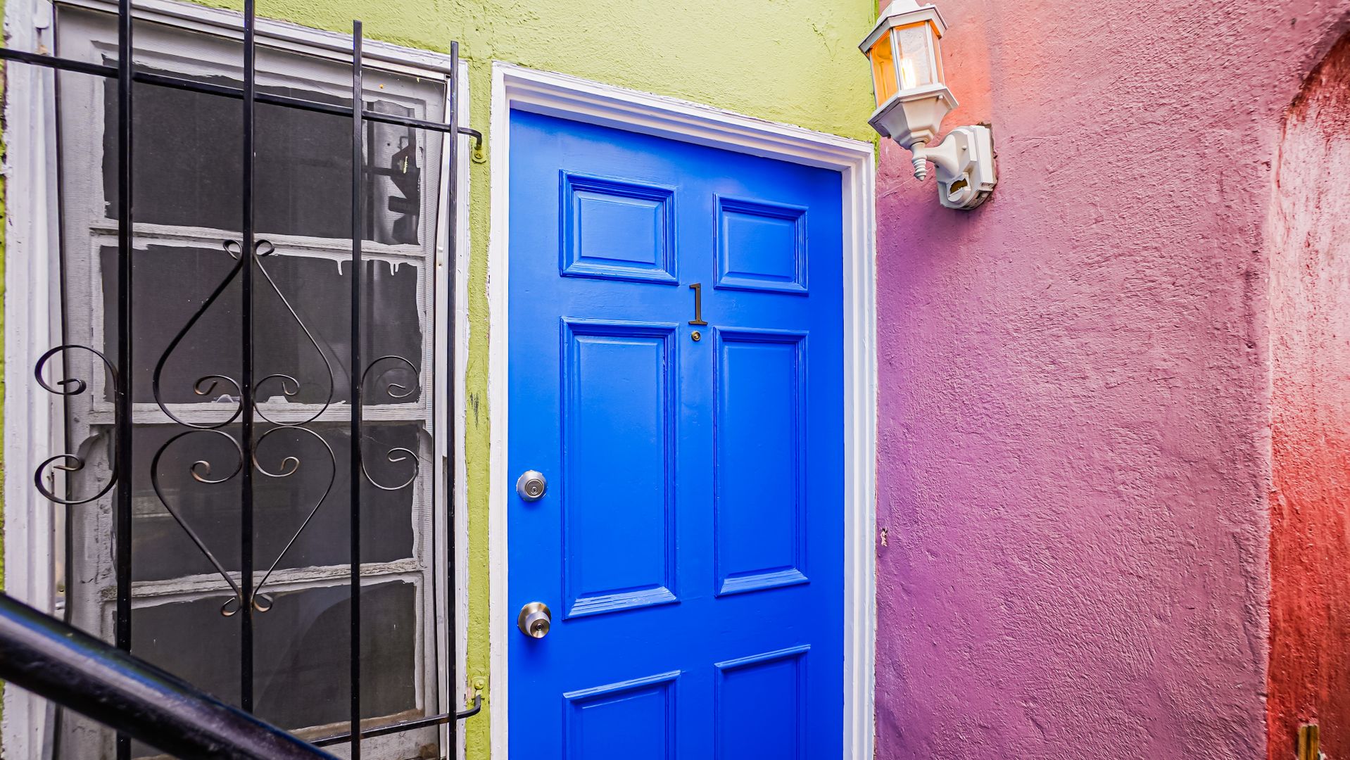 Los Angeles Apartment: 2065-2067 1/2 Ivar