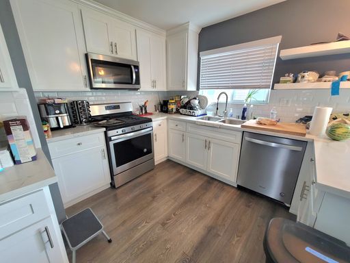 One Room For Rent with Shared Bathroom. Private Rooftop Patio. – photo 1