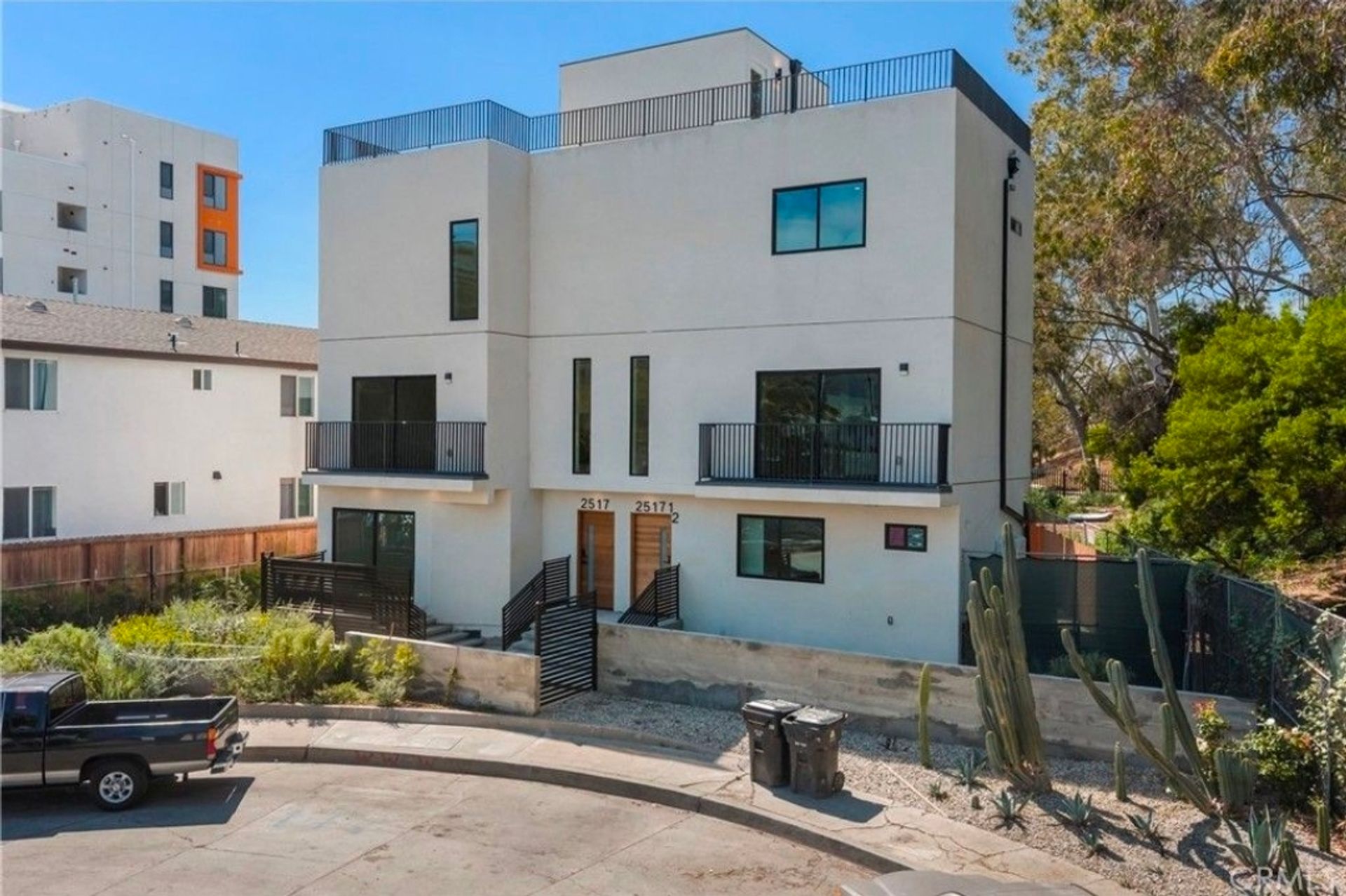 2515 Alsace Ave – photo 1
