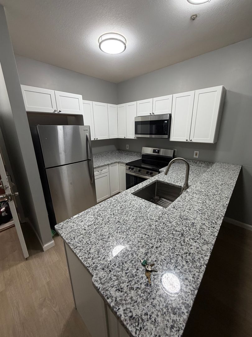 Somersworth Apartment: 10 Green St.