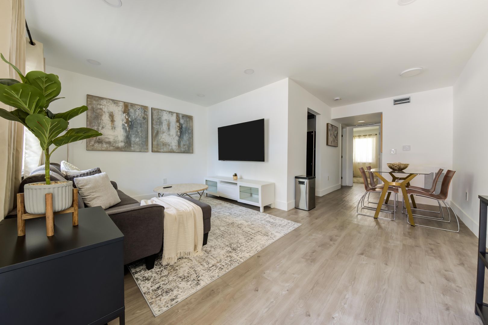 Tampa Apartment: 9305 Takomah Trail