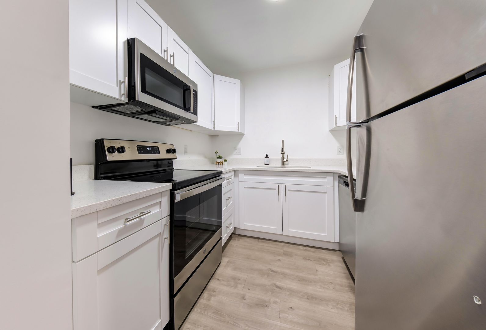 Tampa Apartment: 9305 Takomah Trail