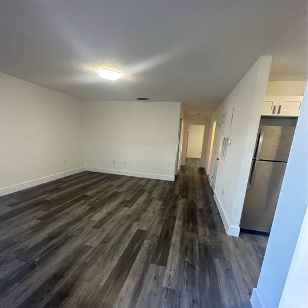 Tampa Apartment: 4824 E Busch Blvd