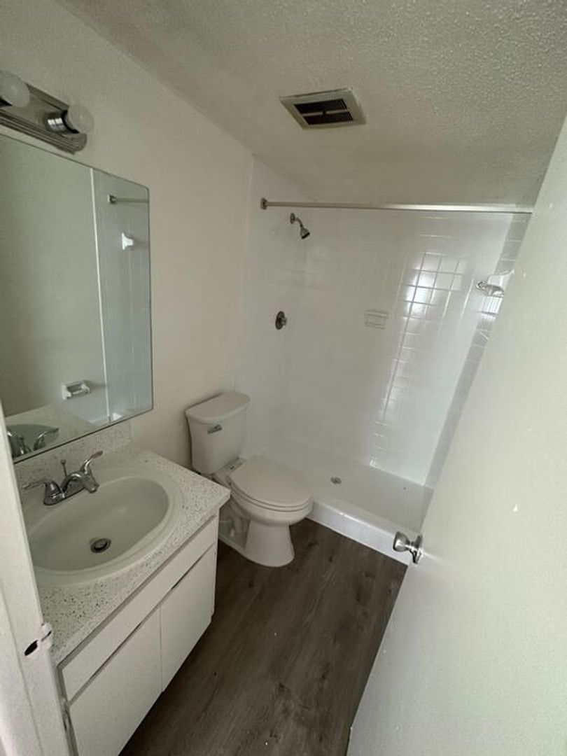 Tampa Apartment: 4824 E Busch Blvd