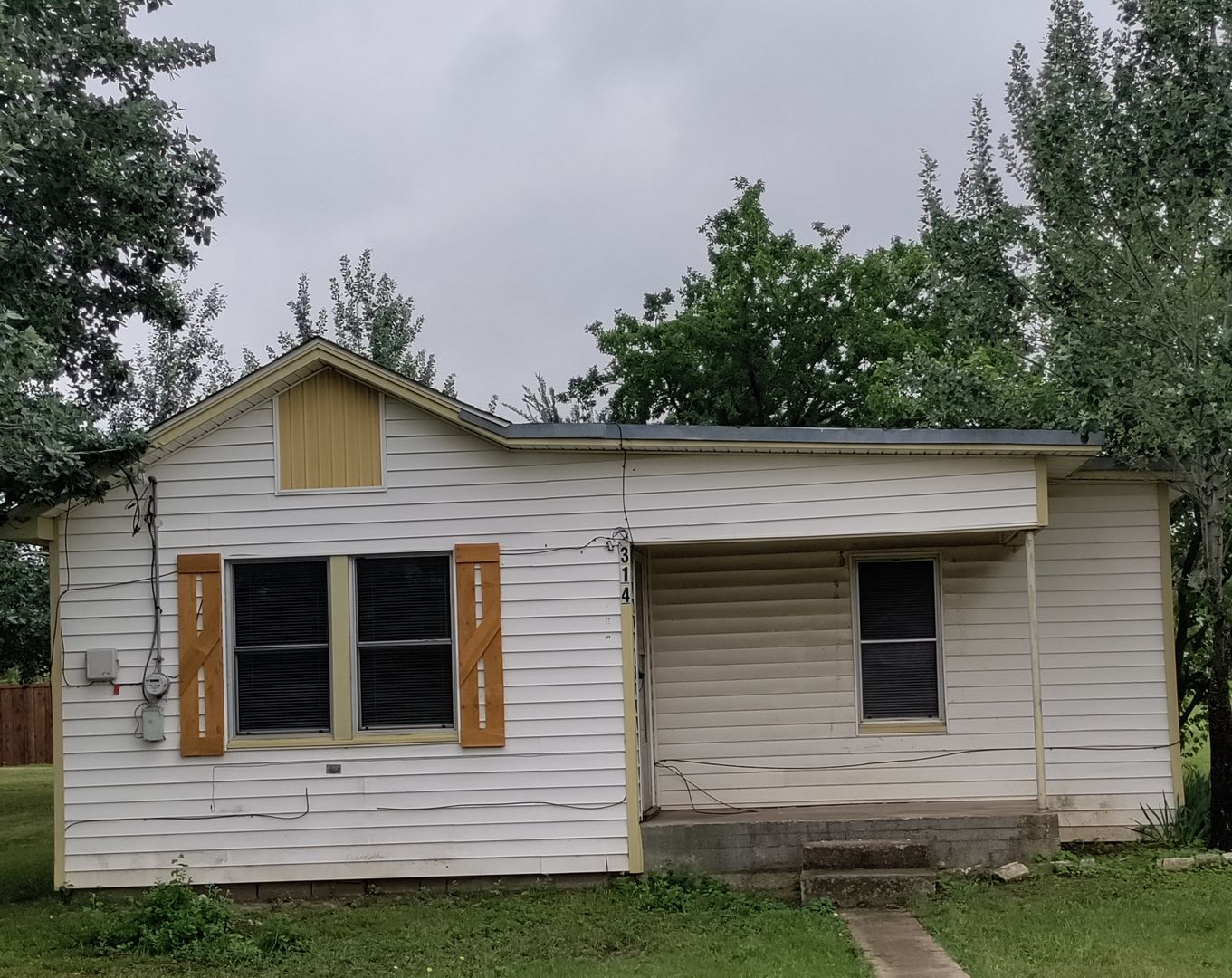 Krum House: 314 E Huffman