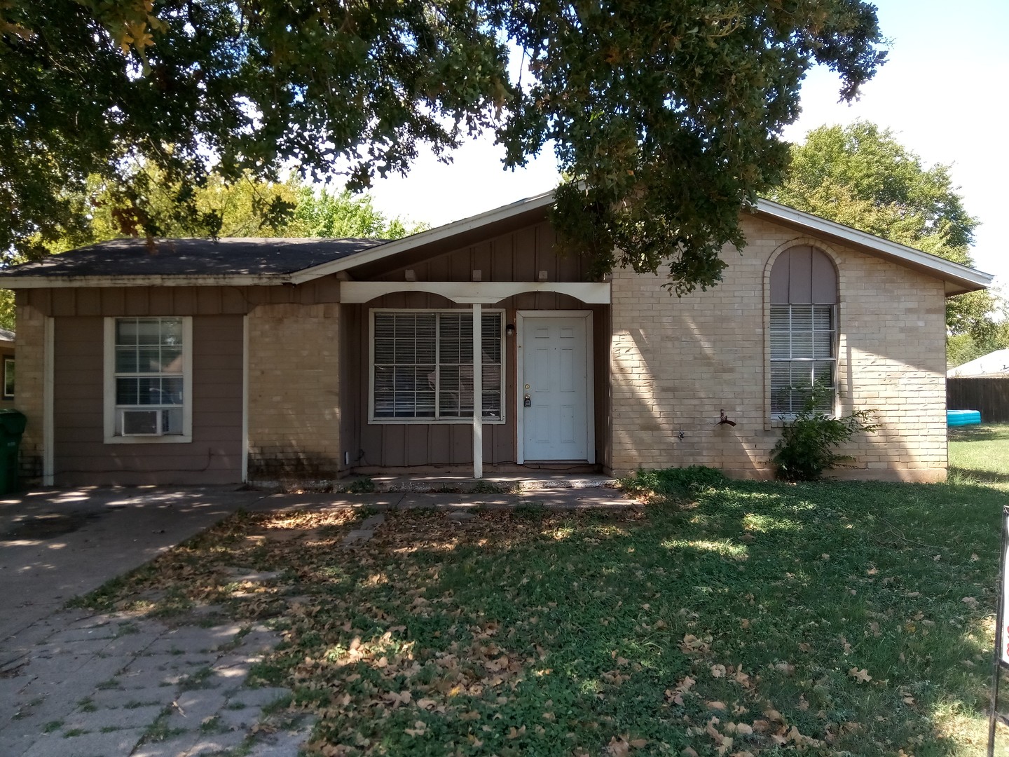 Denton House: 1024 Scott Rd