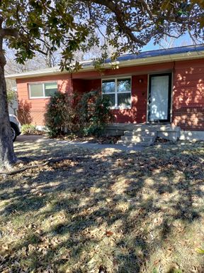 4 Br Home – photo 1